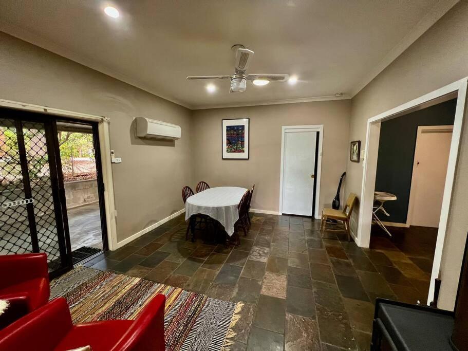 Beautiful 1960s In Historic Holiday home Yackandandah