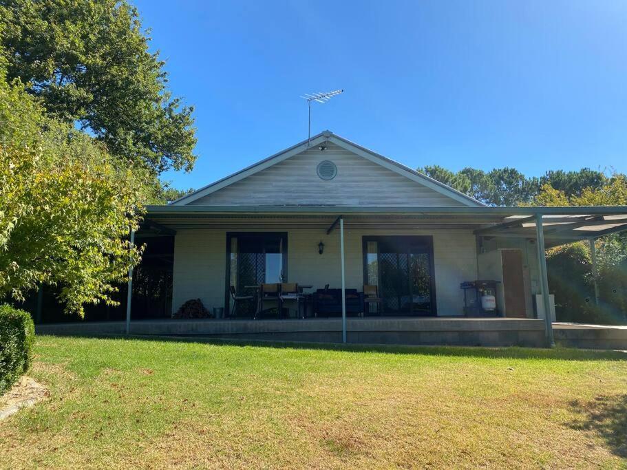 Beautiful 1960s In Historic Holiday home Yackandandah